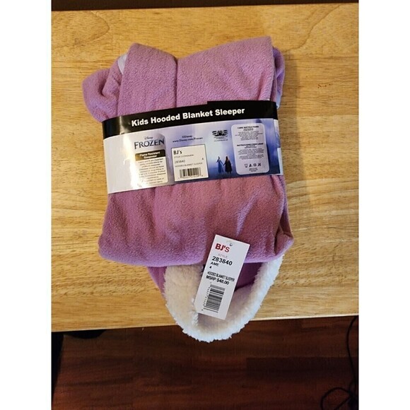 NWT Girl s Disney Frozen Hooded Blanket Sleeper Pajamas Size 4 - Picture 3 of 4